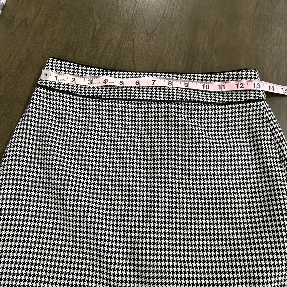 Banana Republic Factory Black and White Houndstooth Pencil Skirt - Picture 3 of 10